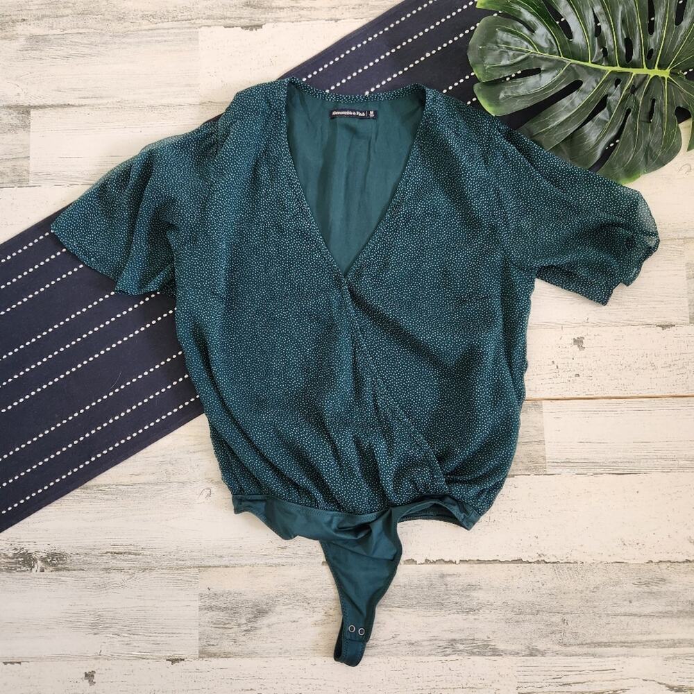 Abercrombie & Fitch Flutter Sleeve V Neck Bodysuit Green Size Medium